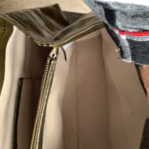 Ann Taylor Genuine Leather, croc embossed, green handbag. - Picture 10 of 10